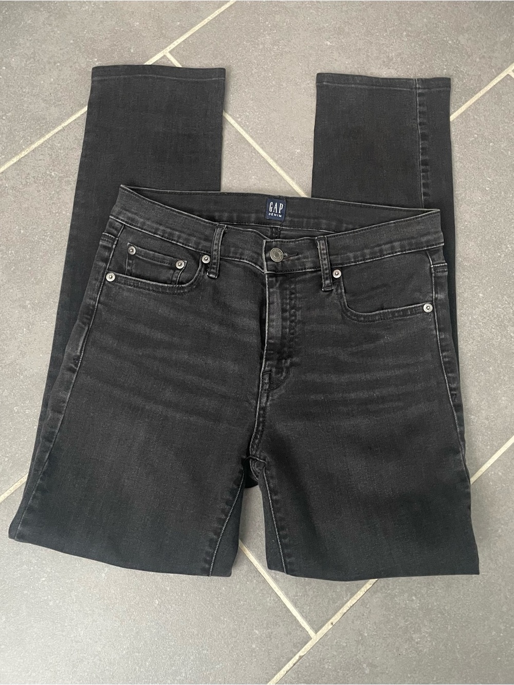 GAP Classic Fit Black Jeans. Size 29